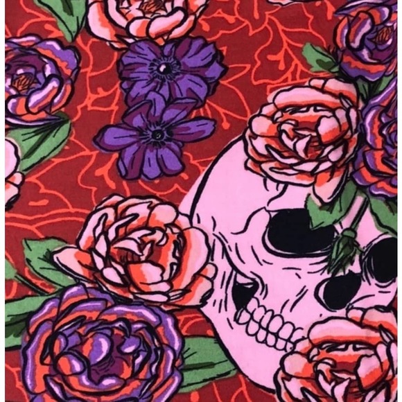 LuLaRoe Floral Skull and Roses Tall and Curvy Leggings Quirky Spooky - Picture 3 of 5